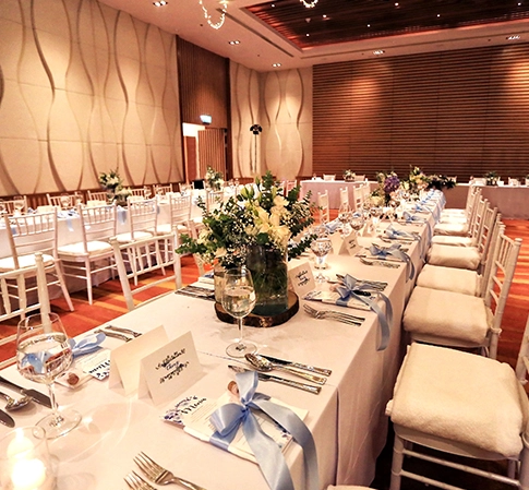 Stoviglie compostabili utilizzate in hotel