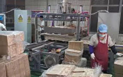 Macchina di laminazione che produce video 1